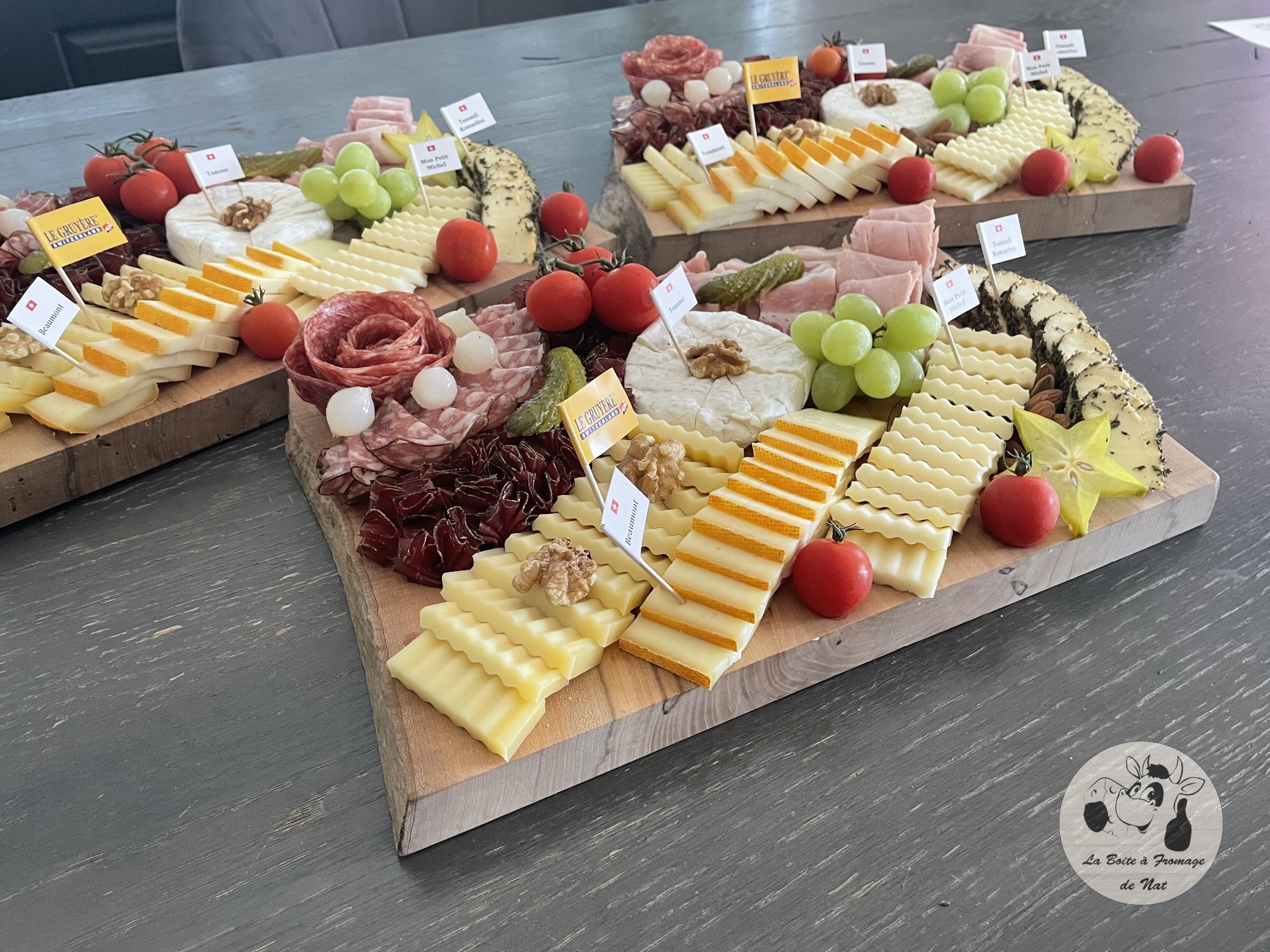 3 plateaux de fromages et viandes